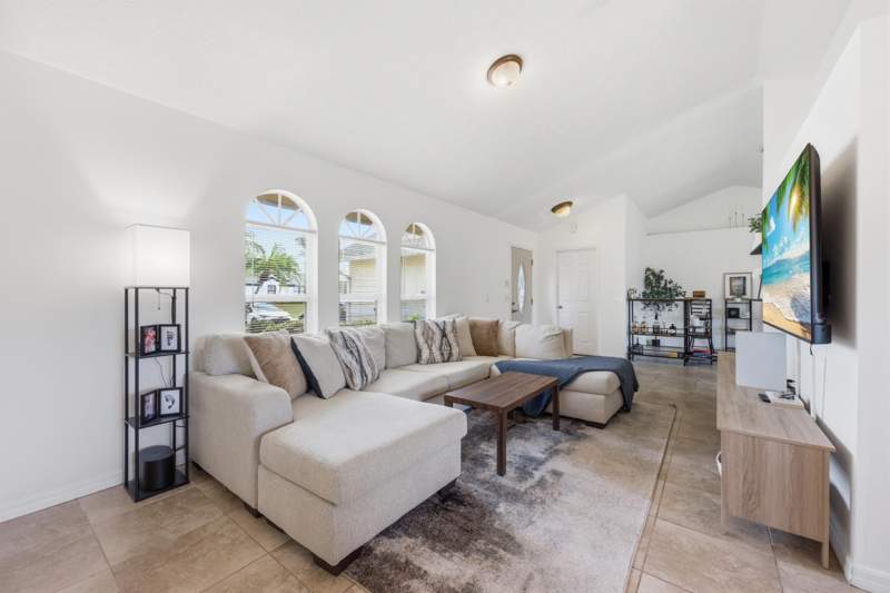 3 bedroom Single Family Residence at 390 SE Cork Road, Port St Lucie Section 39, Port St. Lucie — photo 5