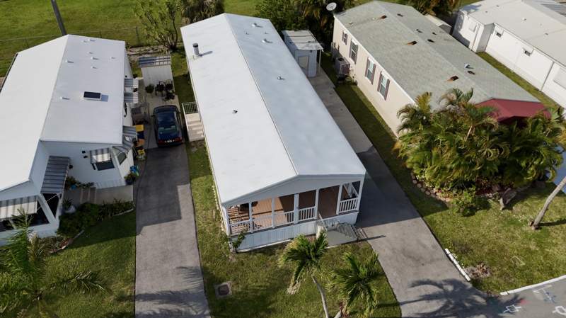 2 bedroom Mobile Home at 2937 SW 54th Street, Ravenswood Estates & Marinas, Fort Lauderdale — photo 3