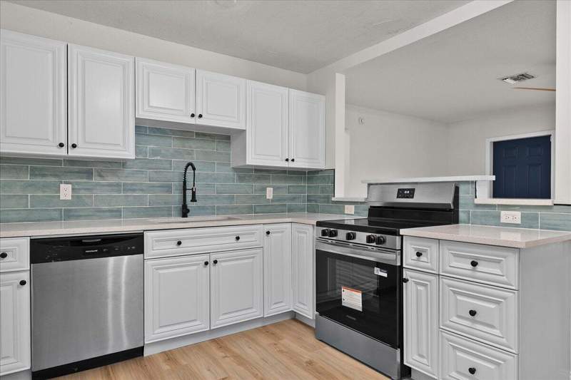 3 bedroom Single Family Residence at 1414 S N Street, Lake Worth Town Of Add 1, Lake Worth Beach — photo 2