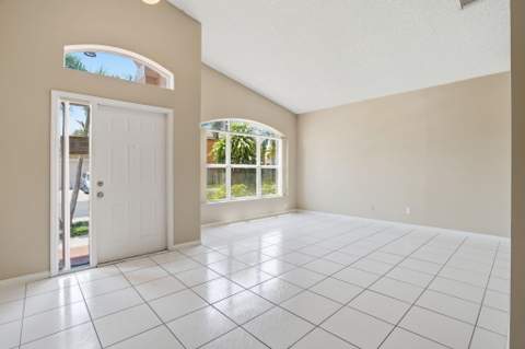 1495 SW 105th Avenue, Pembroke Pines FL - photo 7 of 38