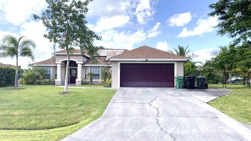 4 bedroom Single Family Residence at 523 SW Gale Lane, Port St Lucie Section 34, Port St. Lucie — photo 2