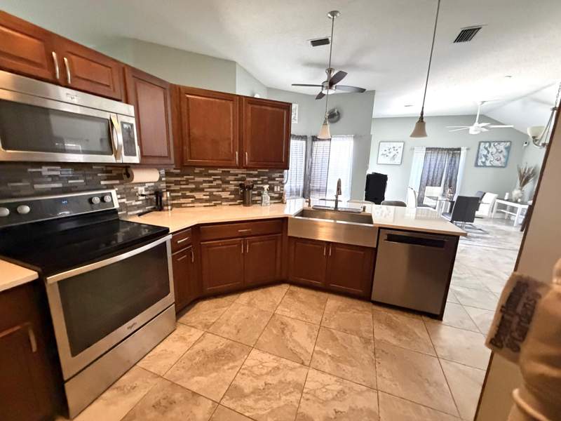 4 bedroom Single Family Residence at 523 SW Gale Lane, Port St Lucie Section 34, Port St. Lucie — photo 5