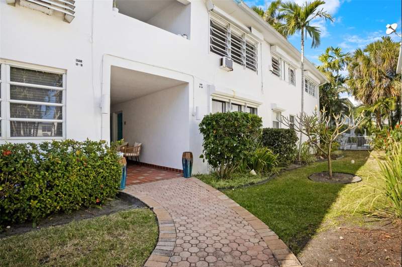 2 bedroom Stock Cooperative at 625 Orton Avenue #18, Beach Breeze Apts Co-Op, Fort Lauderdale — photo 4