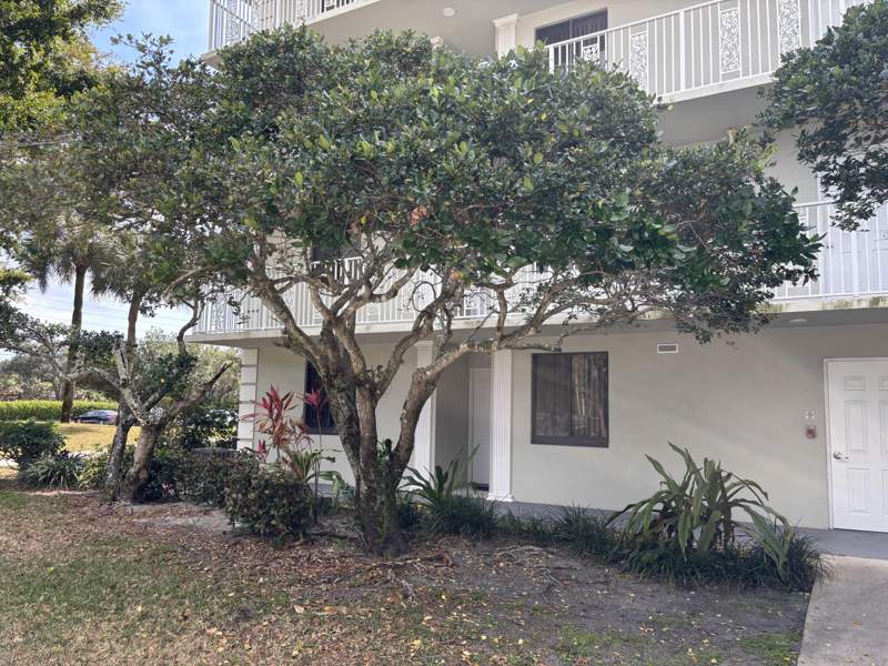 2 bedroom Condominium at 2561 Village Boulevard #101, Whitehall Village, West Palm Beach — photo 2
