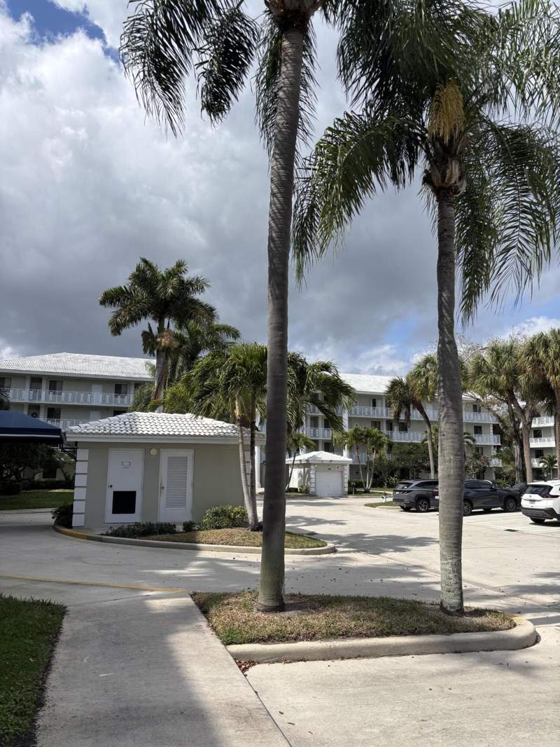 2 bedroom Condominium at 2561 Village Boulevard #101, Whitehall Village, West Palm Beach — photo 4