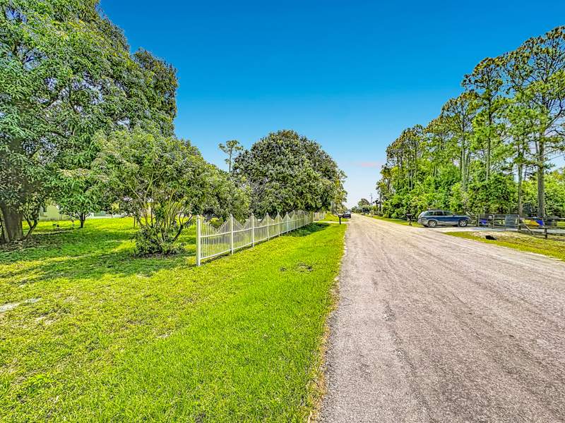 4 bedroom Single Family Residence at 12821 N 86th Rd Road, Acreage, The Acreage — photo 3