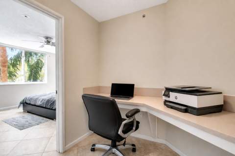1000 Scotia Drive #204, Hypoluxo FL - photo 9 of 32