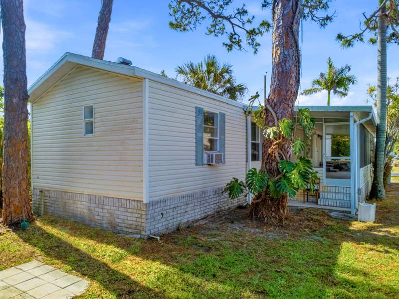 2 bedroom Manufactured Home at 4185 N Shady Lane, Pine Grove Village, Boynton Beach — photo 3