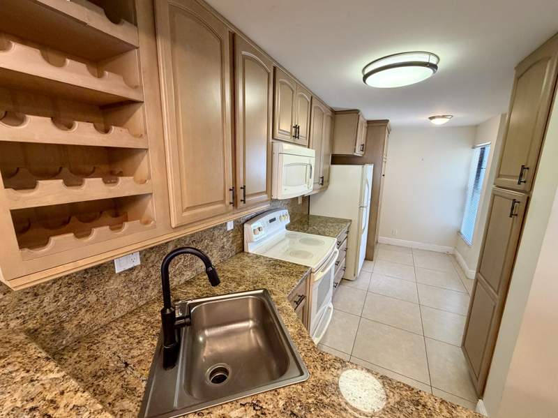 2 bedroom Condominium at 6 Royal Palm Way #102, Boca Bayou Condo, Boca Raton — photo 5