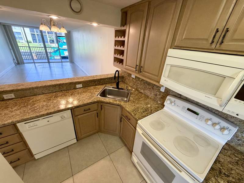 2 bedroom Condominium at 6 Royal Palm Way #102, Boca Bayou Condo, Boca Raton — photo 2