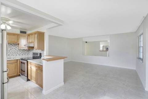 136 Somerset G, West Palm Beach FL - photo 6 of 24