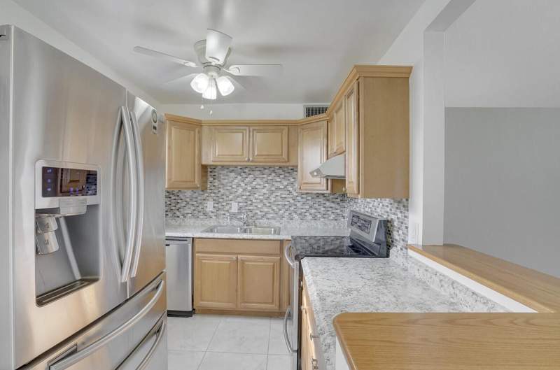 2 bedroom Condominium at 136 Somerset G, Century Village - Somerset Condos, West Palm Beach — photo 3