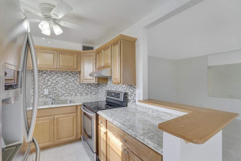 2 bedroom Condominium at 136 Somerset G, Century Village - Somerset Condos, West Palm Beach — photo 4
