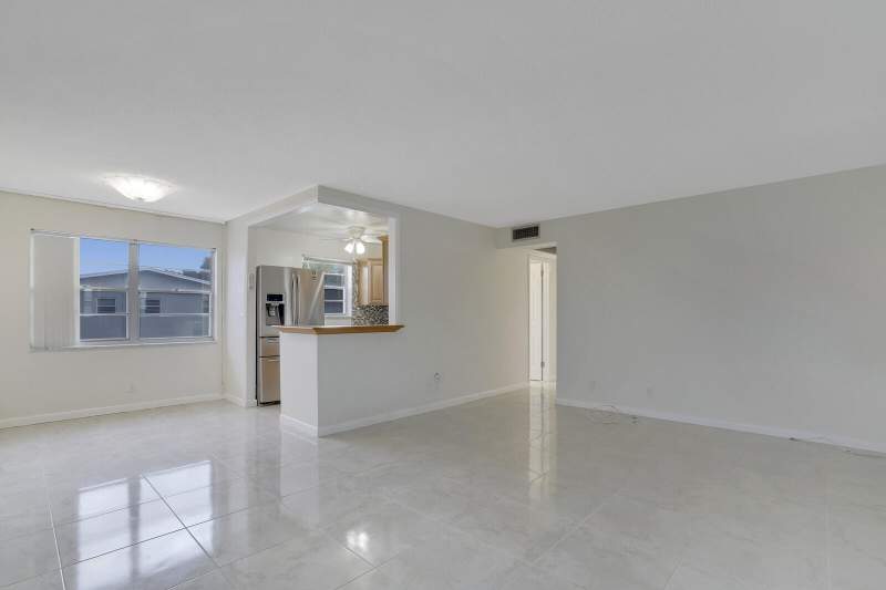 2 bedroom Condominium at 136 Somerset G, Century Village - Somerset Condos, West Palm Beach — photo 2