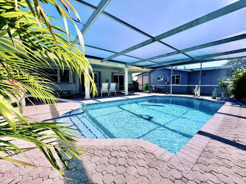 5 bedroom Single Family Residence at 11441 NW 29th Manor, Sunrise Golf Village Sec 24, Sunrise — photo 5