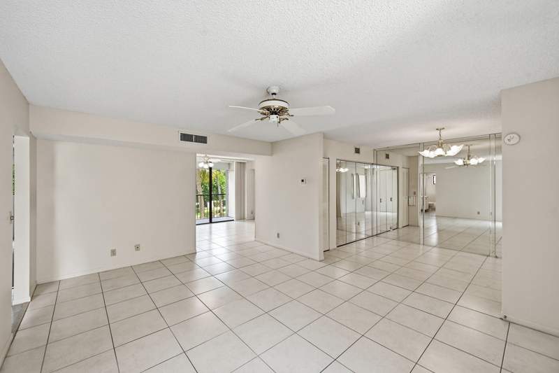 2 bedroom Condominium at 5370 Las Verdes Circle #219, Cypress Condo, Delray Beach — photo 4