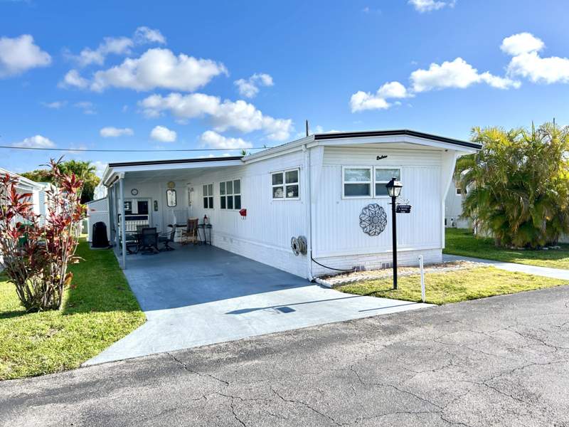 2 bedroom Mobile Home at 3233 State Street, x, Hollywood — photo 2