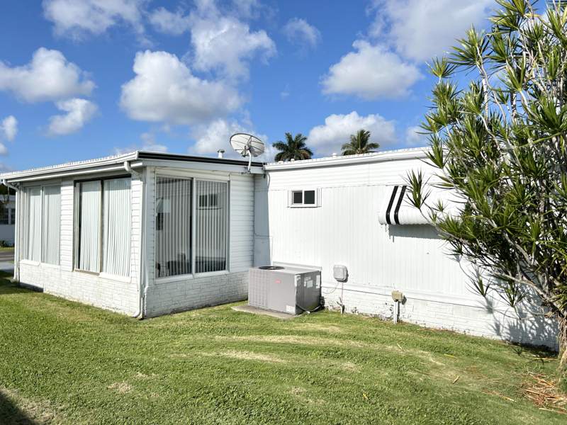 2 bedroom Mobile Home at 3233 State Street, x, Hollywood — photo 3