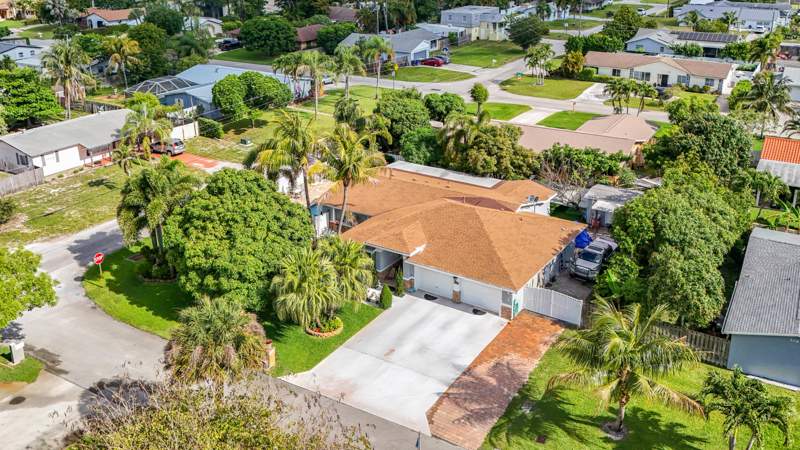 4 bedroom Single Family Residence at 3119 Indian Trail, Hypoluxo Village 1, Lake Worth — photo 3