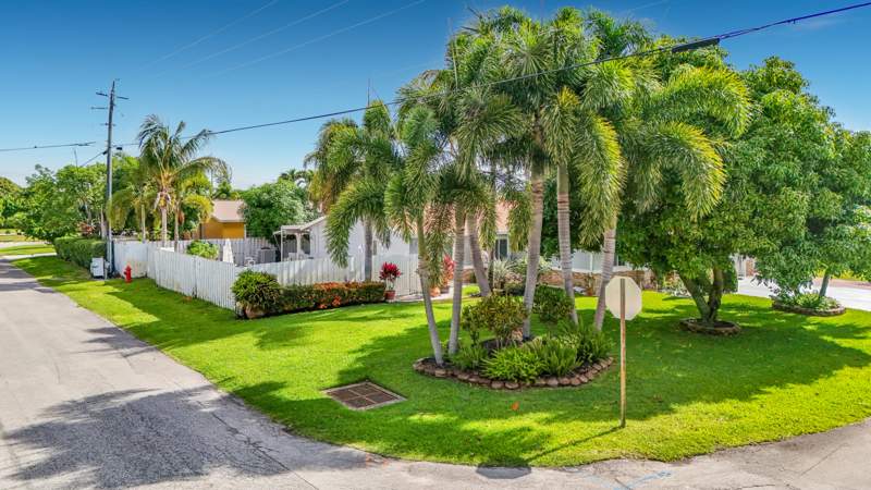 4 bedroom Single Family Residence at 3119 Indian Trail, Hypoluxo Village 1, Lake Worth — photo 5