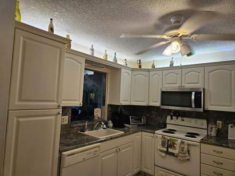 18999 Stewart Circle #8, Boca Raton FL - photo 17 of 48