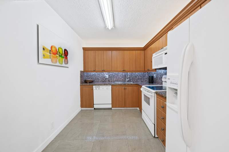 2 bedroom Condominium at 2500 Parkview Drive #615, Olympus Condo, Hallandale Beach — photo 5