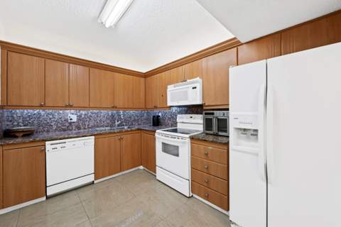 2500 Parkview Drive #615, Hallandale Beach FL - photo 6 of 35