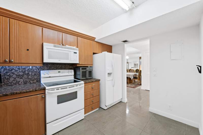 2 bedroom Condominium at 2500 Parkview Drive #615, Olympus Condo, Hallandale Beach — photo 4