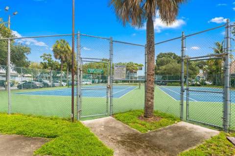 2035 Winners Circle, North Lauderdale FL - photo 14 of 15