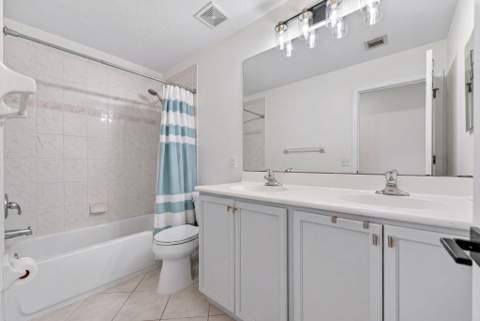 5951 Manchester Way, Tamarac FL - photo 7 of 42