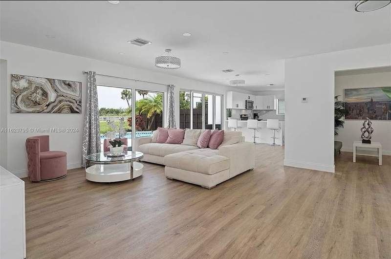 4 bedroom Single Family Residence at 3705 Garden Lane, Miramar Isles Sec 1, Miramar — photo 2