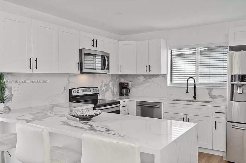 4 bedroom Single Family Residence at 3705 Garden Lane, Miramar Isles Sec 1, Miramar — photo 3