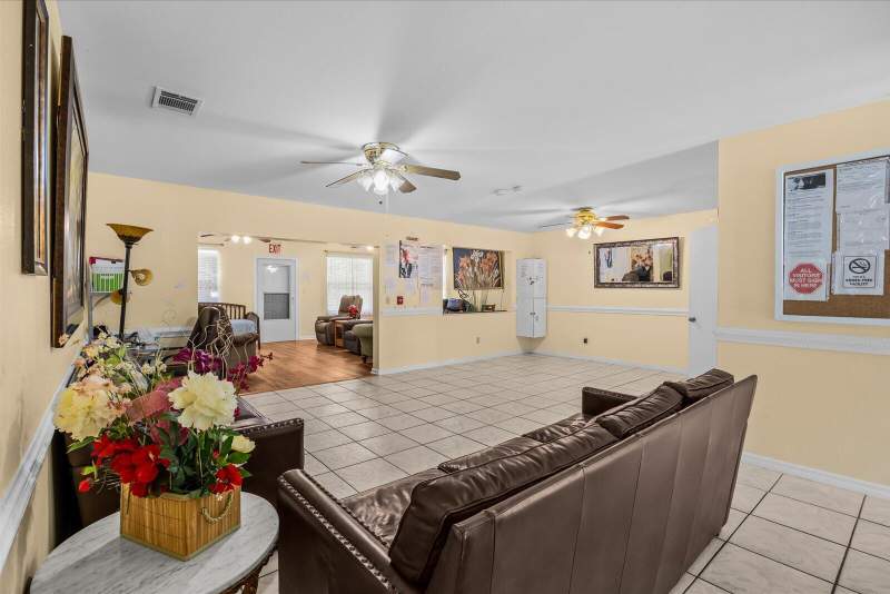 4 bedroom Single Family Residence at 2073 SE Rainier Road, Port St Lucie Section 49, Port St. Lucie — photo 4