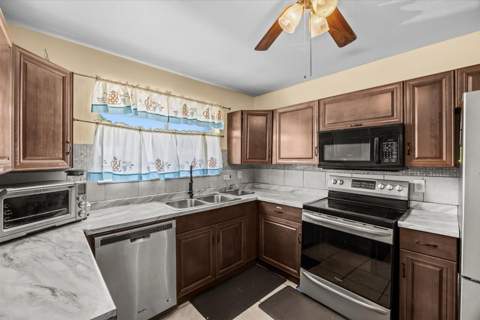 2073 SE Rainier Road, Port St. Lucie FL - photo 10 of 27