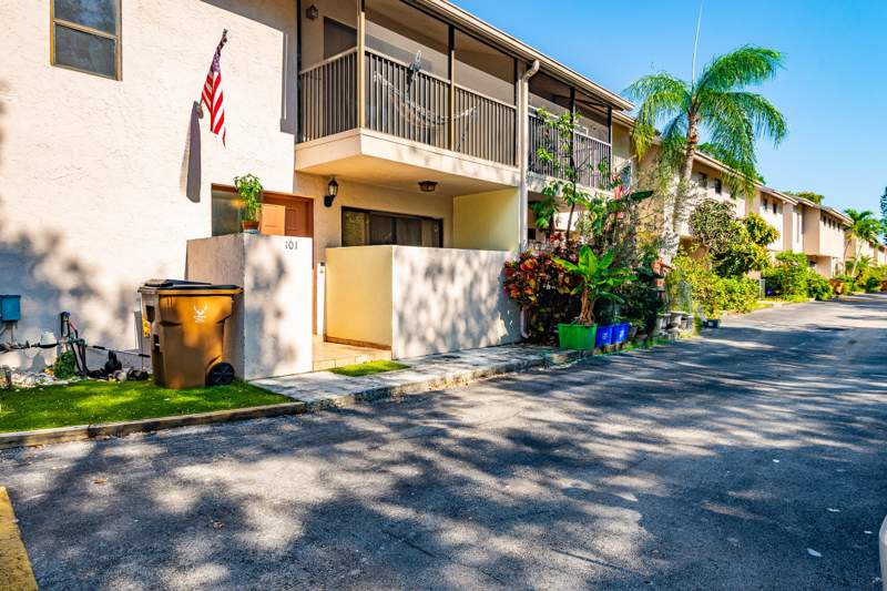 2 bedroom Townhouse at 740 SE 1st Way #101, Peter J Pedicini Plat No 1, Deerfield Beach — photo 2