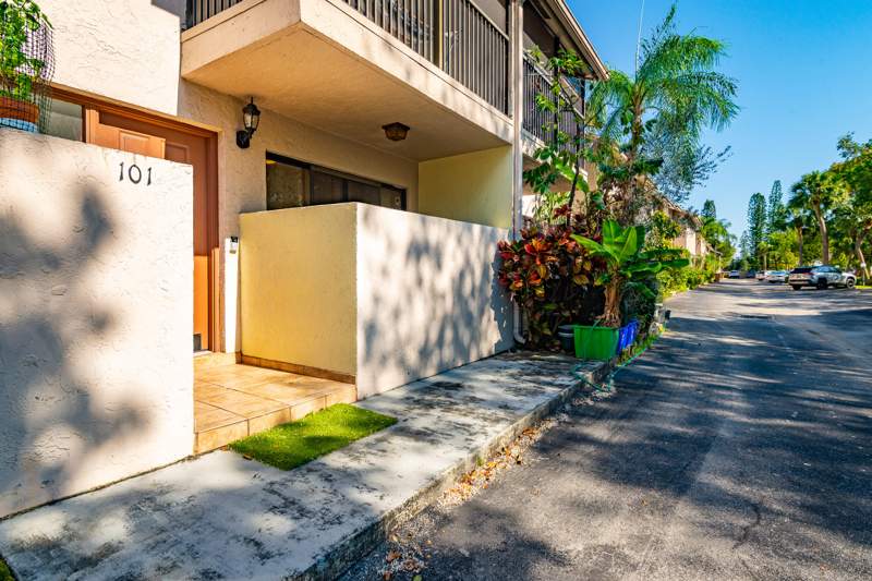 2 bedroom Townhouse at 740 SE 1st Way #101, Peter J Pedicini Plat No 1, Deerfield Beach — photo 3