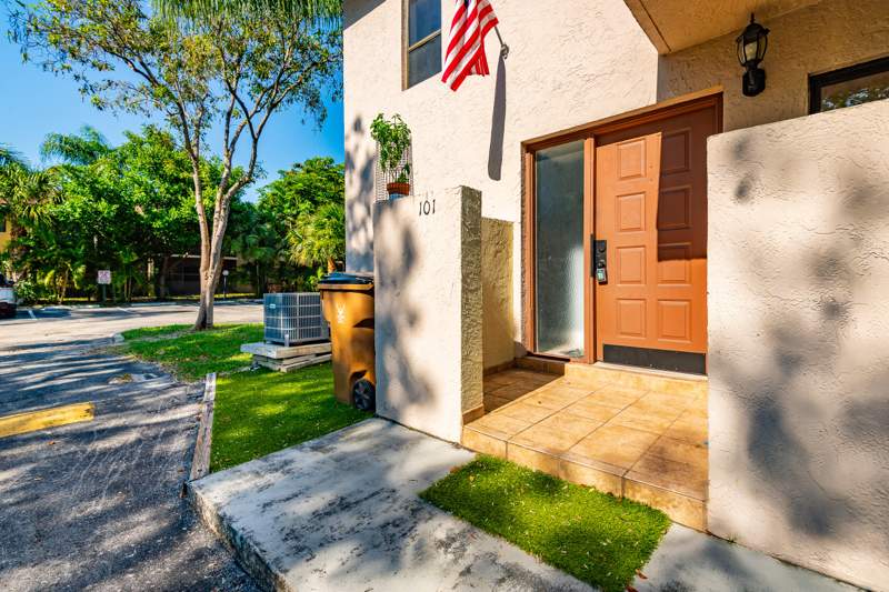 2 bedroom Townhouse at 740 SE 1st Way #101, Peter J Pedicini Plat No 1, Deerfield Beach — photo 4