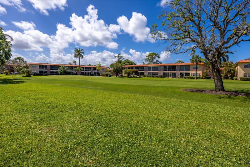 1 bedroom Condominium at 1943 SW Palm City Road #22-d, King Mountain Condo Monterey Yacht & Country Club, Stuart — photo 2