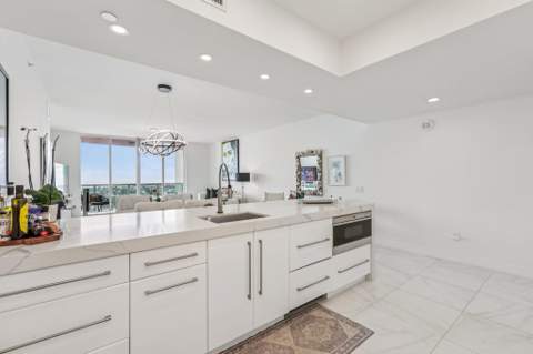 2640 Lake Shore Drive #2008, Riviera Beach FL - photo 13 of 59