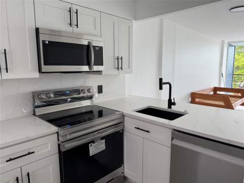 112 Royal Park Drive #4b, Oakland Park FL - photo 8 of 21