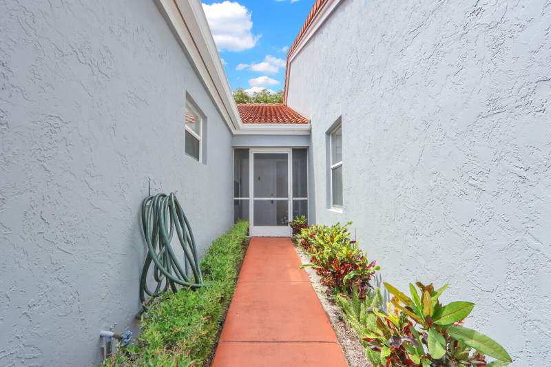 2 bedroom Villa at 9904 Summerbrook Terrace #B, Palm Isles I, II And III Condos, Boynton Beach — photo 4