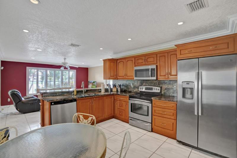 4 bedroom Single Family Residence at 18144 SW 20th Street, Silver Lakes Phase III, Miramar — photo 3