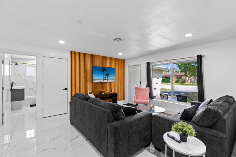 3 bedroom Single Family Residence at 1010 SW 32nd Street, Oak Grove, Fort Lauderdale — photo 3