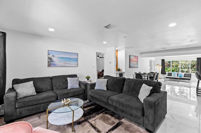 3 bedroom Single Family Residence at 1010 SW 32nd Street, Oak Grove, Fort Lauderdale — photo 4