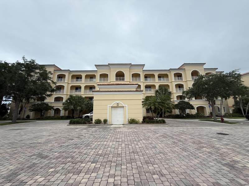 2 bedroom Condominium at 20 Harbour Isle Drive #Ph01, Harbour Isle, Fort Pierce — photo 2
