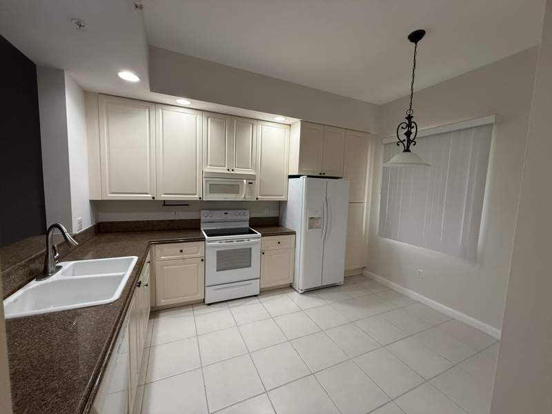 2 bedroom Condominium at 20 Harbour Isle Drive #Ph01, Harbour Isle, Fort Pierce — photo 3
