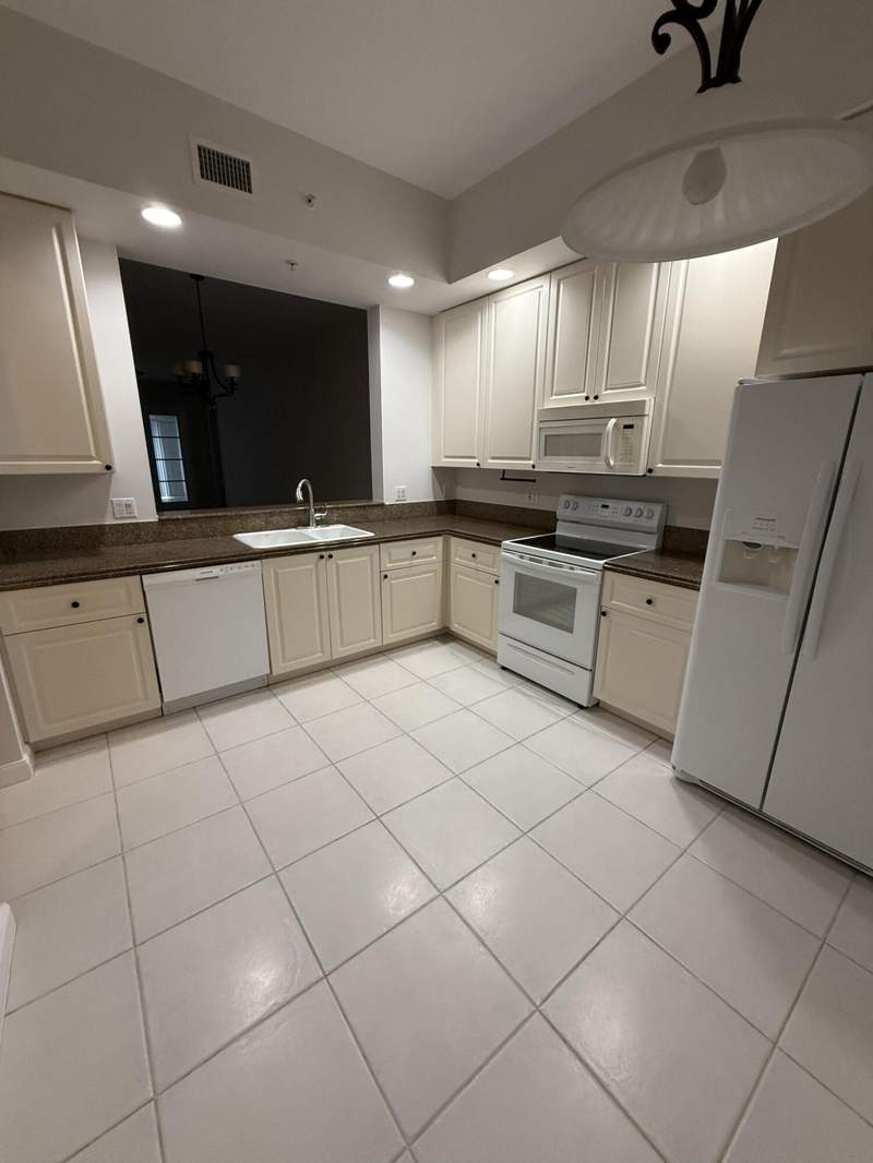 2 bedroom Condominium at 20 Harbour Isle Drive #Ph01, Harbour Isle, Fort Pierce — photo 4