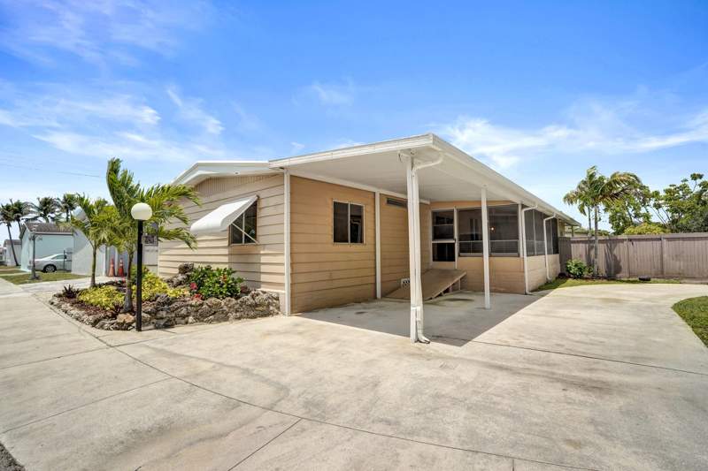 3 bedroom Mobile Home at 21411 NW 3rd Street, Heritage City Sec 2 81-14, Pembroke Pines — photo 3