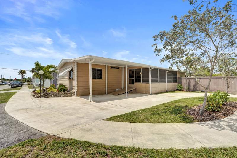 3 bedroom Mobile Home at 21411 NW 3rd Street, Heritage City Sec 2 81-14, Pembroke Pines — photo 2