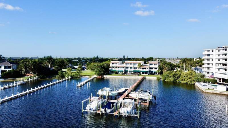 2 bedroom Condominium at 324 N Lake Drive, Coconut Cove Of Lantana Condo, Lantana — photo 4